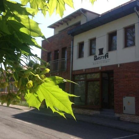 Bástya Apartmanház Sárvár Exterior foto
