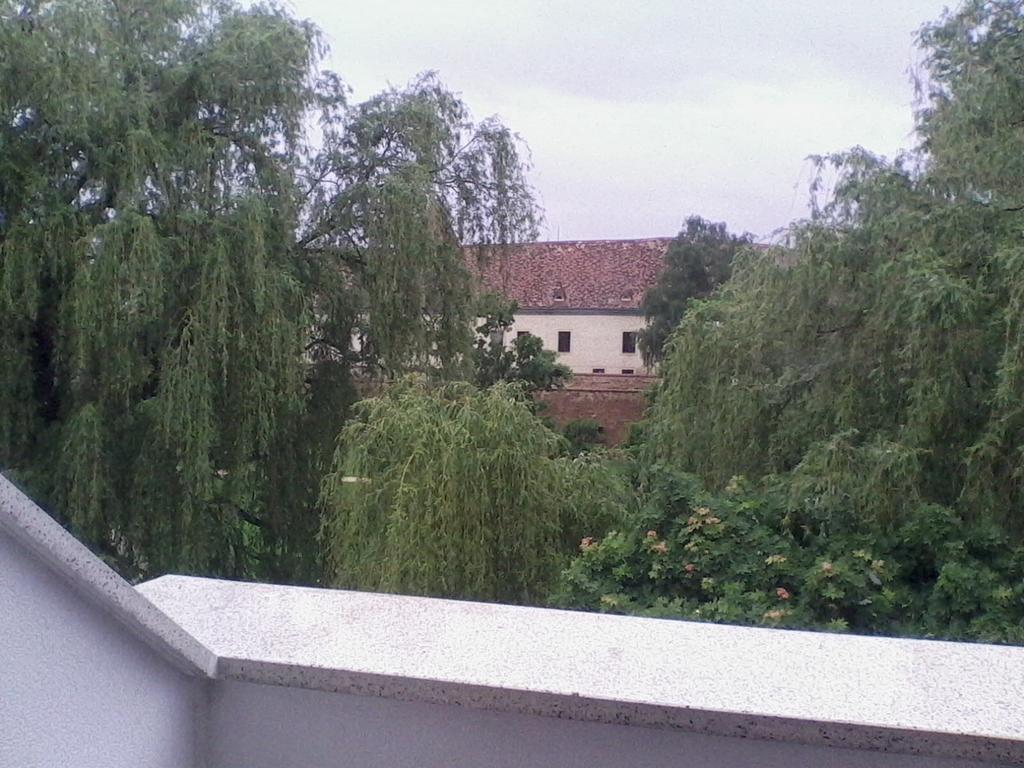 Bástya Apartmanház Sárvár Exterior foto