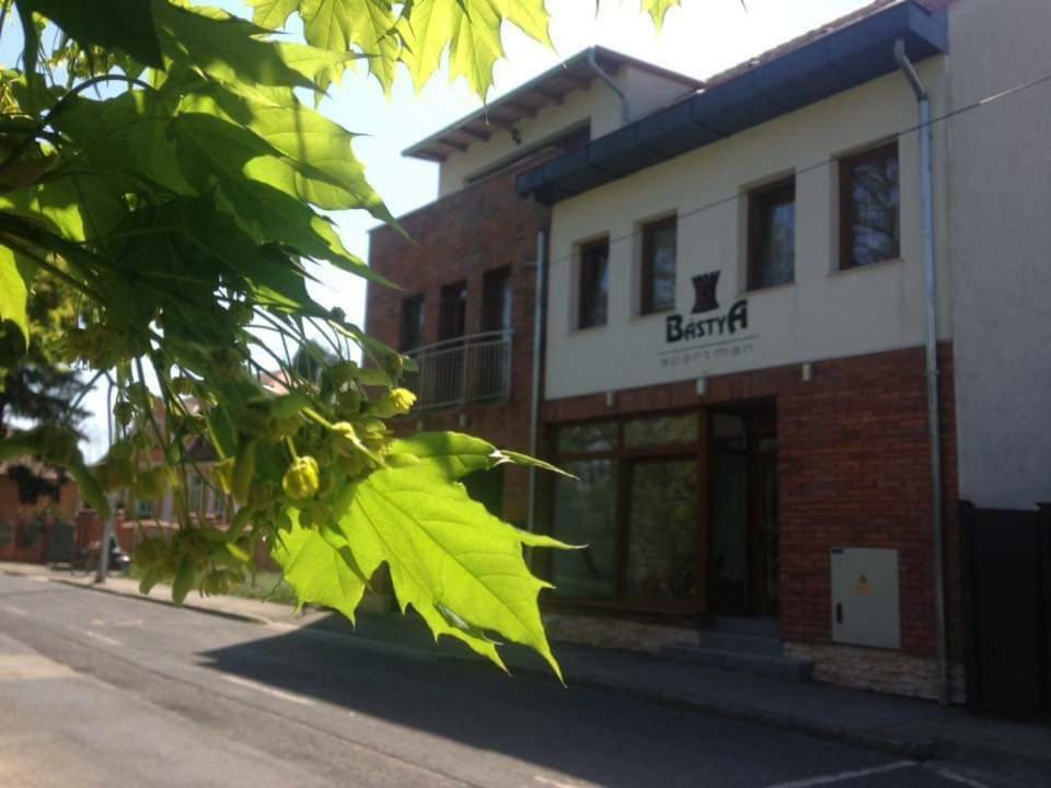 Bástya Apartmanház Sárvár Exterior foto